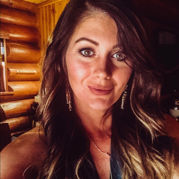 Meet your Posher, Crystal - Picture 1 of 2